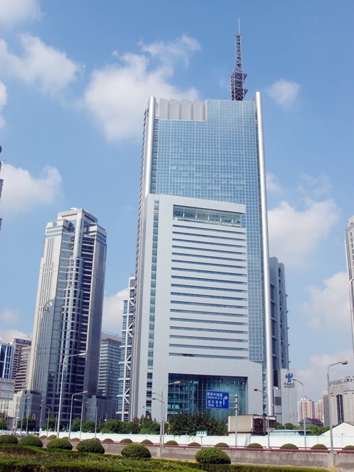 上海信息枢纽大厦说明：建筑高度288M